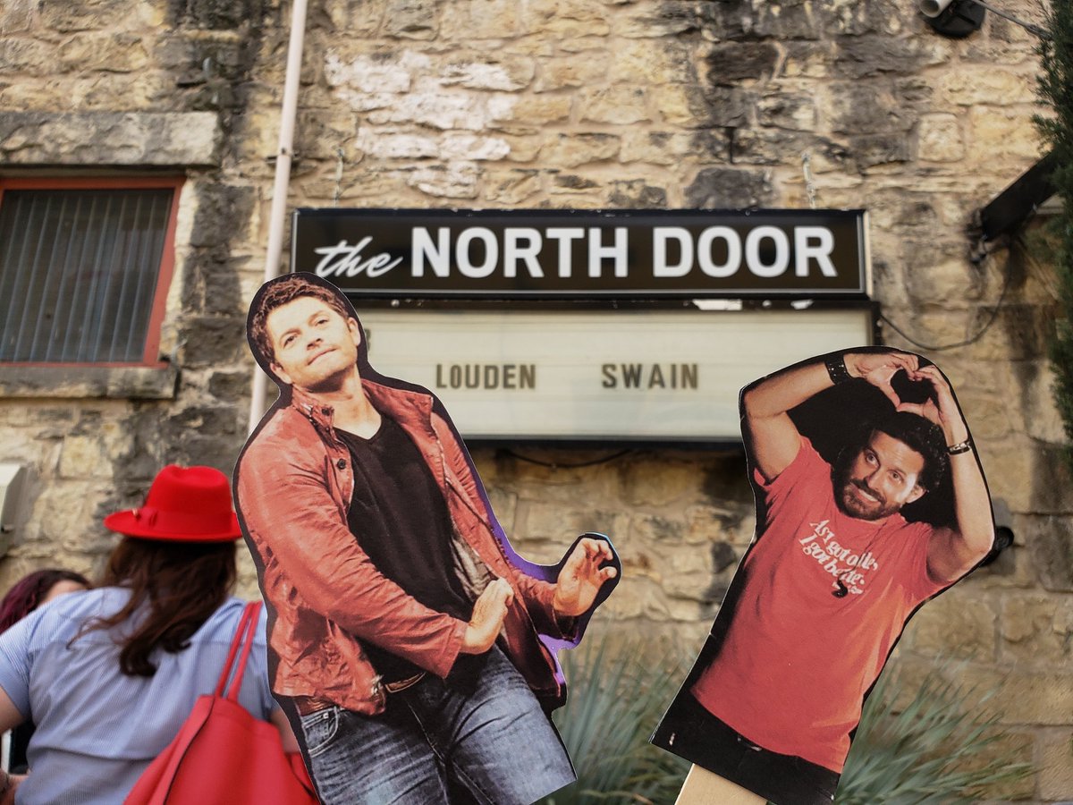 FlatMisha's tweet photo. Who's ready for a show!!! @LoudenSwain1 @RobBenedict @mishacollins #MessinWithMisha #MessinWithChuck #FlatRob https://t.co/LSF3yH1dMs