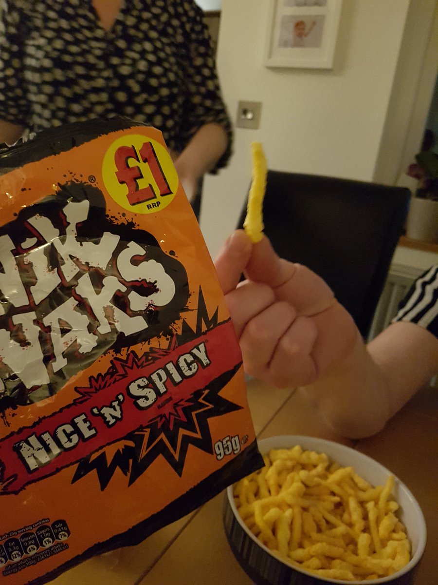 davidkingykong's tweet photo. https://t.co/0ir91Kmj7G what is this rubbish. Childhood snack ruined 😫 https://t.co/x6Po0lFbNU