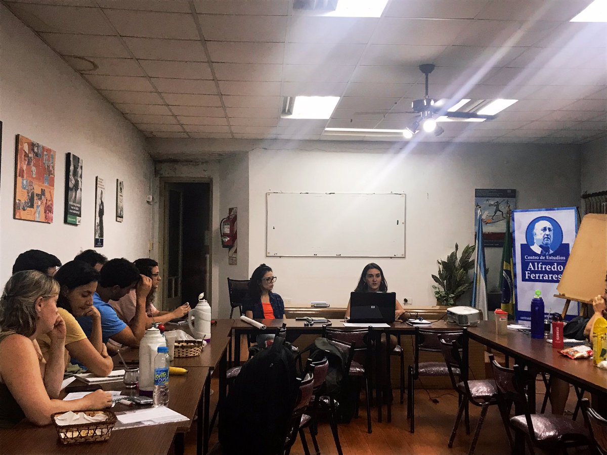 buenosaires3d's tweet photo. 🎓 #Formación3D | Seguimos preparándonos para este 2019 y por eso también aprendemos sobre #Fotografía 📲, a cargo de @Nee_Bazan. 
Para captar de la mejor forma cada momento en #BA3D y compartirlo con ustedes.
📸 #Próximamente en el #8M estrenamos álbum colaborativo.🙌🏼 https://t.co/4weazKqRys