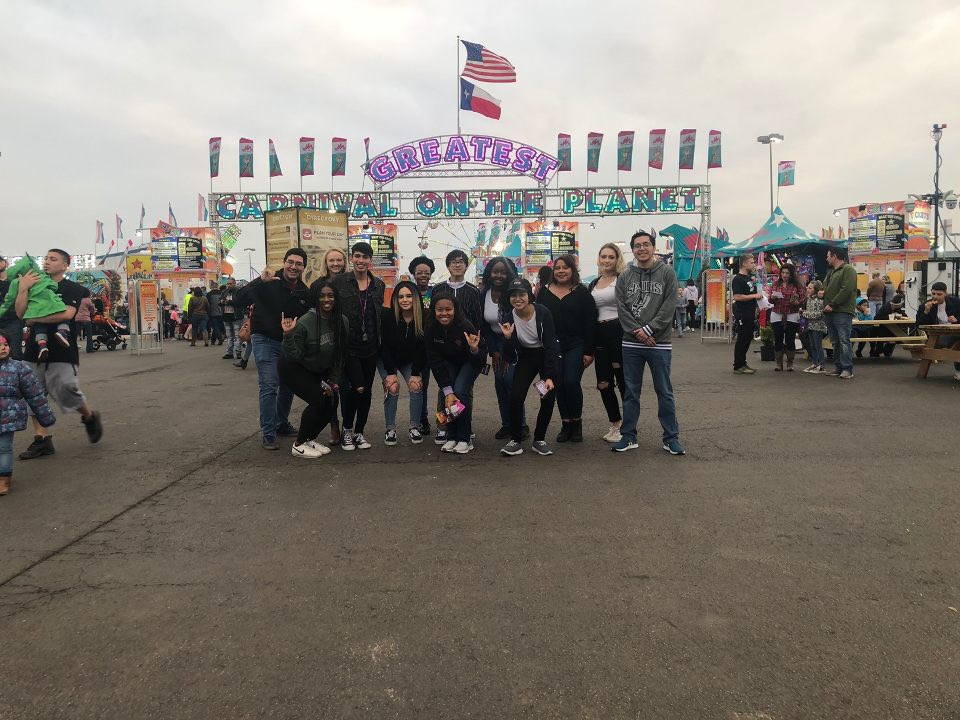 UTSA_ALD's tweet photo. You could say we had fun last night...
#utsa #rodeo #sanantonio #utsa22 #classof22 #utsaald #ald #alphalambdadelta #freshmen #getinvolved https://t.co/FQdGAJXQNw