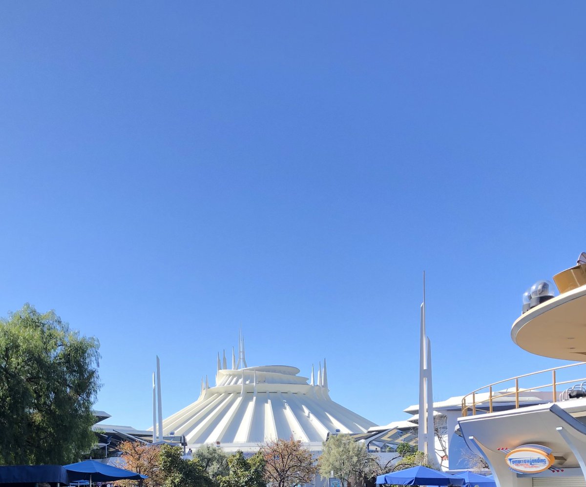 SouthlandTourCo's tweet photo. A Saturday in the park. #spacemountain #spacemt #tomorrowland #fastpass #tour #themeparks #insider #toppic #followme #disneyland #nostress #allfun #disney #photoart #anaheim #disneylandfan #california #disneylandfamily #losangeles #magic #photoart #guide #tour #southlandtourco https://t.co/CfSBA7IipN