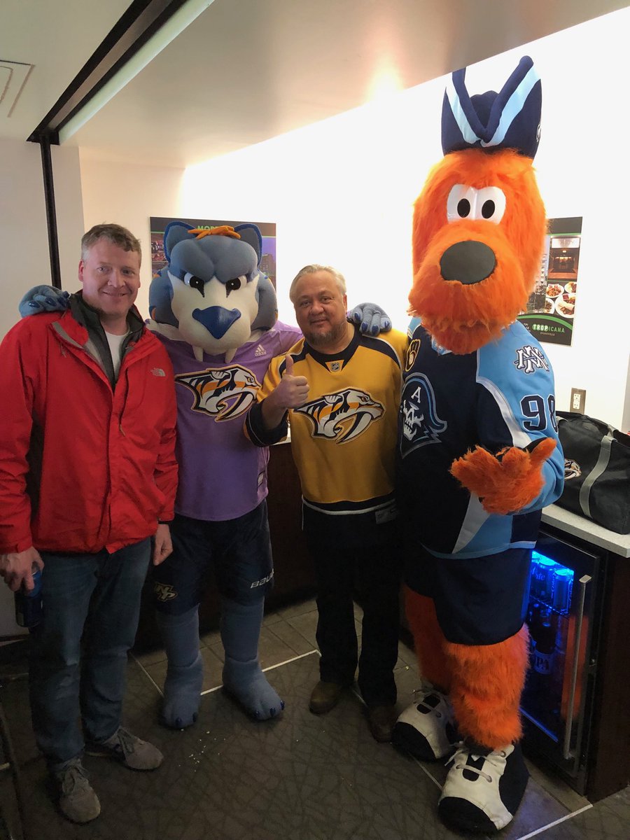 Admirals mascot Roscoe thanks Washington teachers - Milwaukee