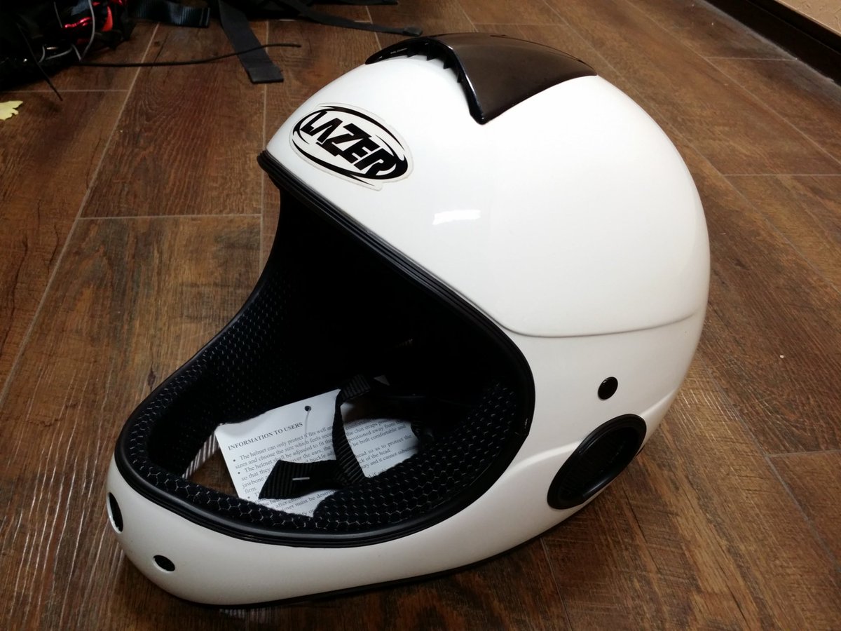 paragaku's tweet photo. 協賛第7弾です！
ラムエッティさんからスタイリッシュなホワイトカラーのヘルメットを頂きました！
ありがとうございます‼ https://t.co/Lsnuha23Hg