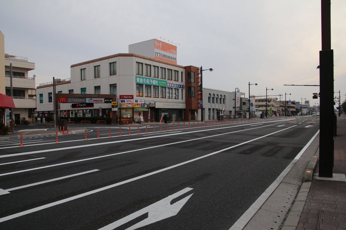 新条 2 24 津島交差点付近 通行形態変更 完了後 ローソン東 新設市道 東歩道は用地買収の遅れからか 未完のままでした