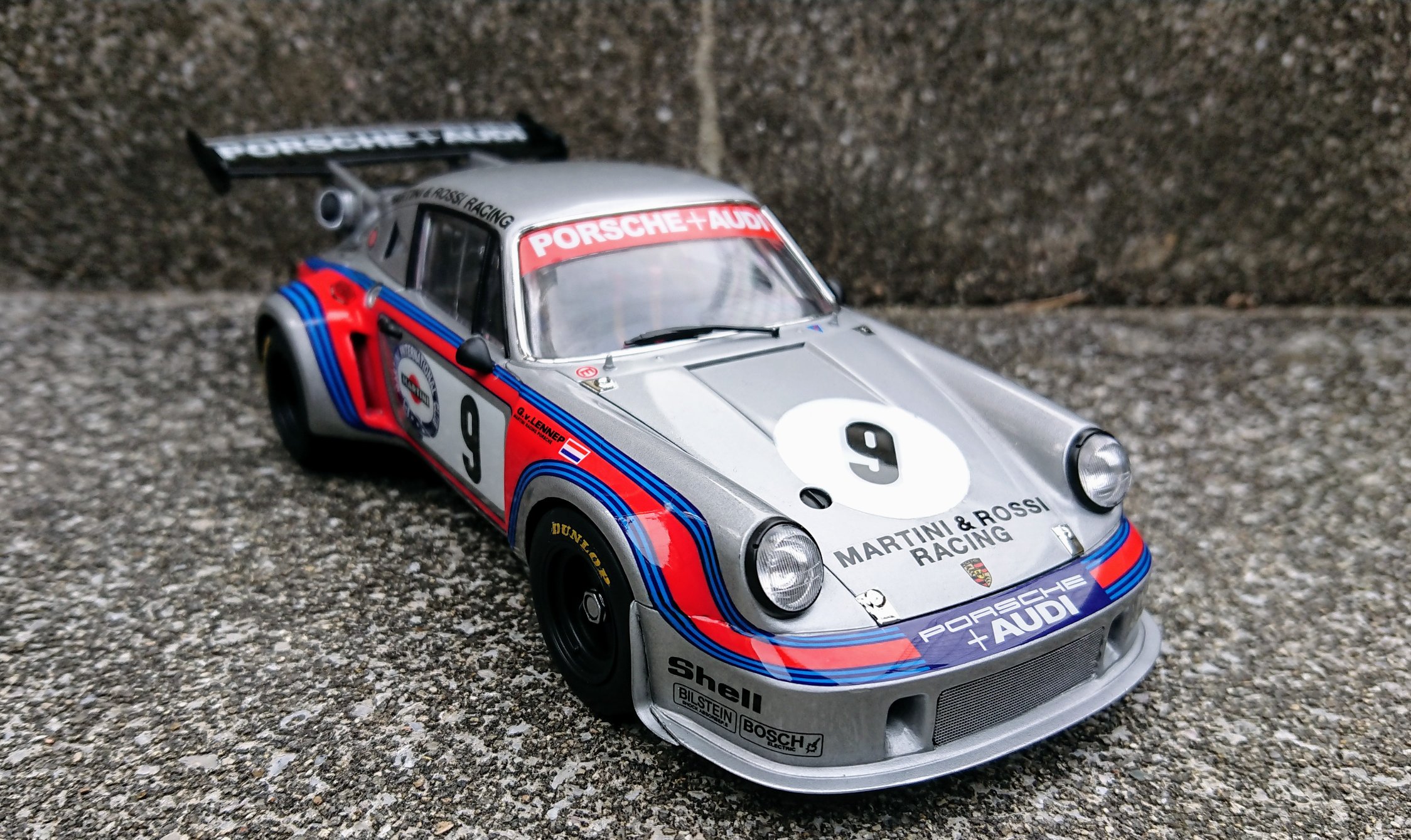 みかん丸 ひまわり会 フジミ 1 24 ポルシェ911 カレラrsr ターボ ワトキンスグレン1974 9 完成しました 昨年のモデフェスで買った 長谷川迷人の放出キットですが時間掛かりました 色々ありましたが カッコいいね フジミ ポルシェ