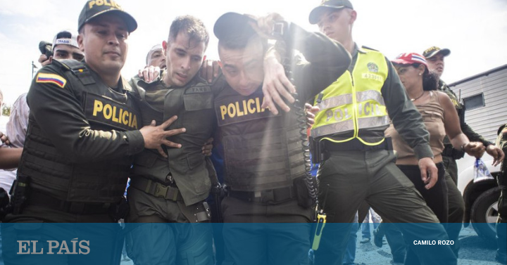 el_pais's tweet photo. El Gobierno colombiano eleva el número de militares venezolanos desertados a más de 60 y eleva el balance de heridos hasta las 285 personas en diversos choques violentos en la frontera con Venezuela  https://t.co/XAFxiO9xyU https://t.co/K5KuPyEqVi