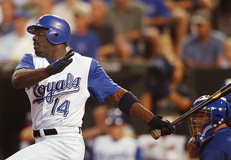 Happy Birthday to former Kansas City Royals player Rondell White(2003), who turns 47 today! 