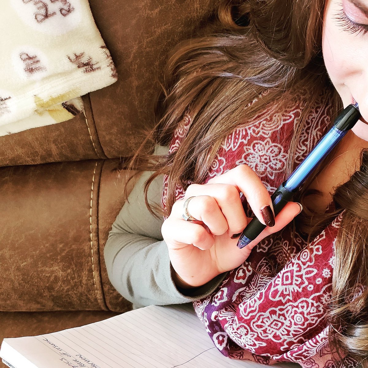 Taking time to "brain dump" 🤯 is one of my favorite things. ➡️ It simply means getting all the "stuff" out of your head and onto paper or digital to-do lists. 🗒 It allows your brain to "free up" space and relax. #HighGearSuccess #ToDo #BrainDump #LifeTip #ProTip