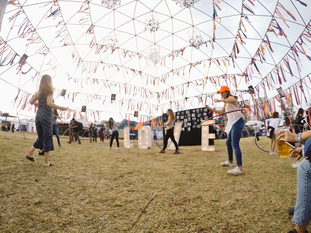 Setlist_me's tweet photo. All you need is LOVE y en @RoxyFest podemos disfrutarlo 😍

#RoxyXSetlist #RoxyFestGDL #SomosRoxy #ExperienciaRoxy https://t.co/UeePeAX7cE