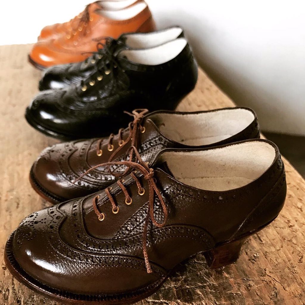 kio_dollshoes's tweet photo. あと、男の子の靴は今回一点のみで無くなってしまったので、急ですが、
13少年のエーディン（クロアゲハ、ヒカゲチョウ、ヤエヤマムラサキ）を夕方あたりから少しだけHPで通販受注しようかなと思います。
もし興味のある方がおられたら見てやってください。
追ってちゃんと告知します。 https://t.co/wdjD0Aw1JX