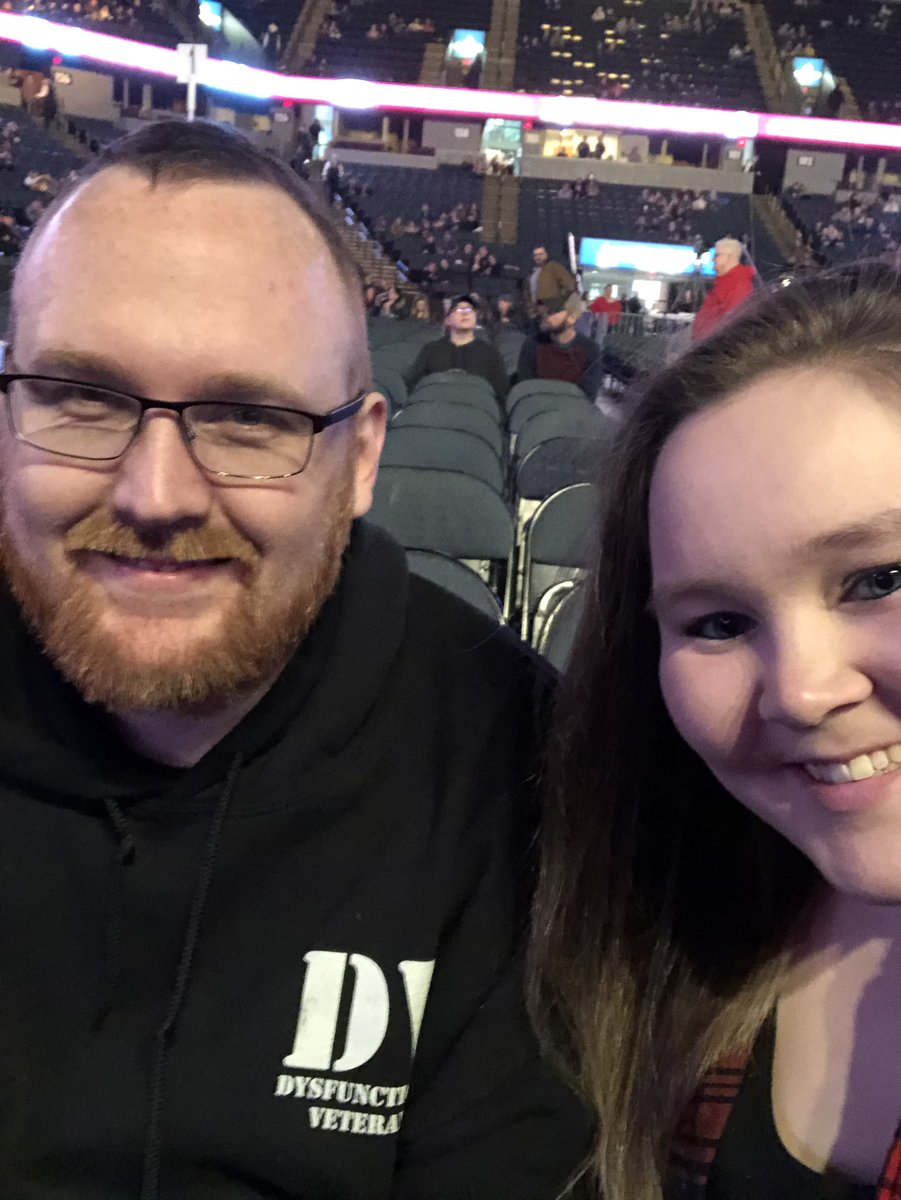 KasReminga's tweet photo. Date night. ☺️ #AlanJackson https://t.co/pzrRH3HSGN