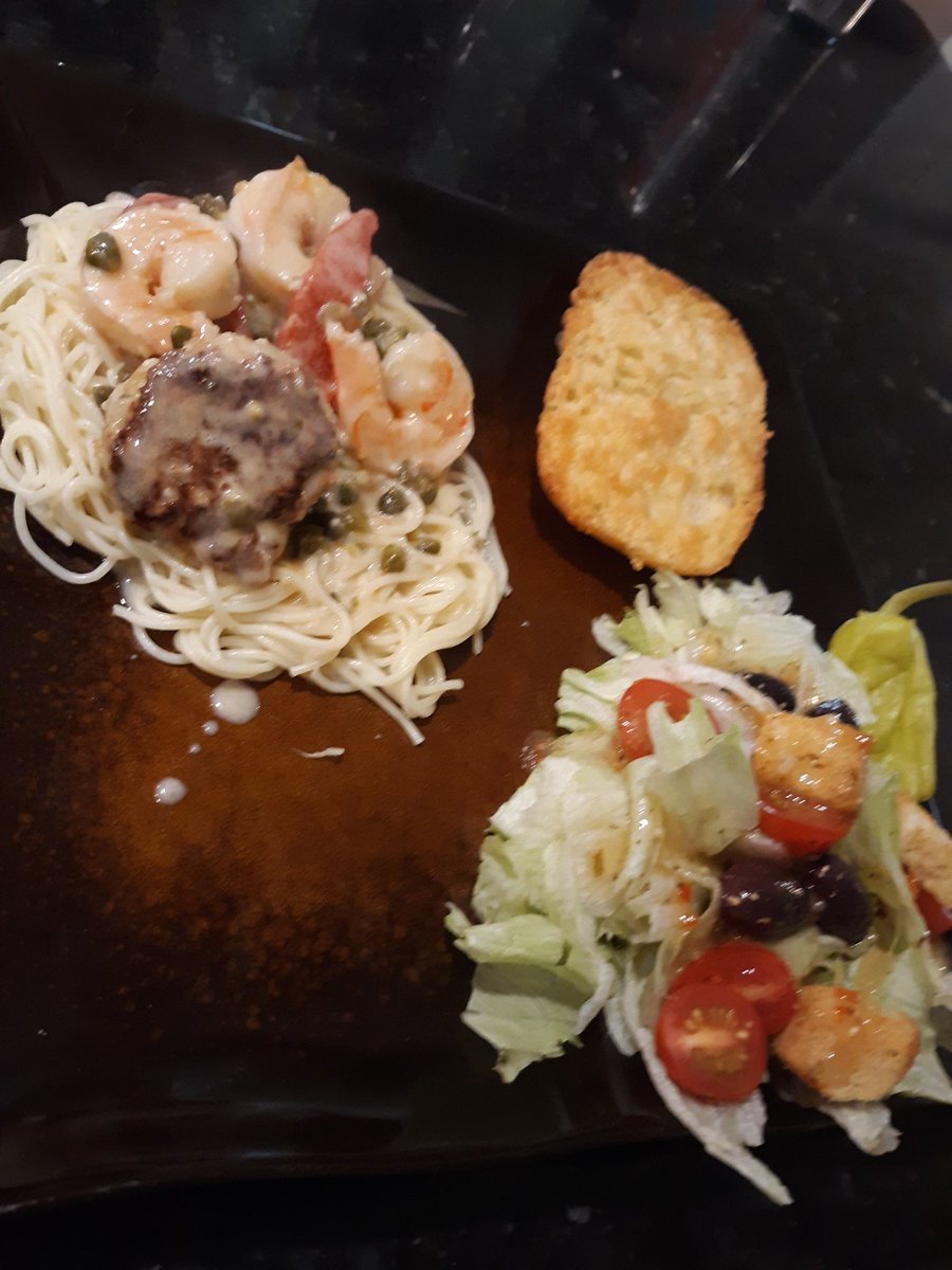 Ssullivan828's tweet photo. Delish dinner, followed by a beautiful walk with my number one girl #NeliahBelle now we are all locked up in Cape Coral getting ready for an all #LivePD @PascoSheriff #9PMRoutine #swflchallenge #sunset https://t.co/cfwgqb2EmS