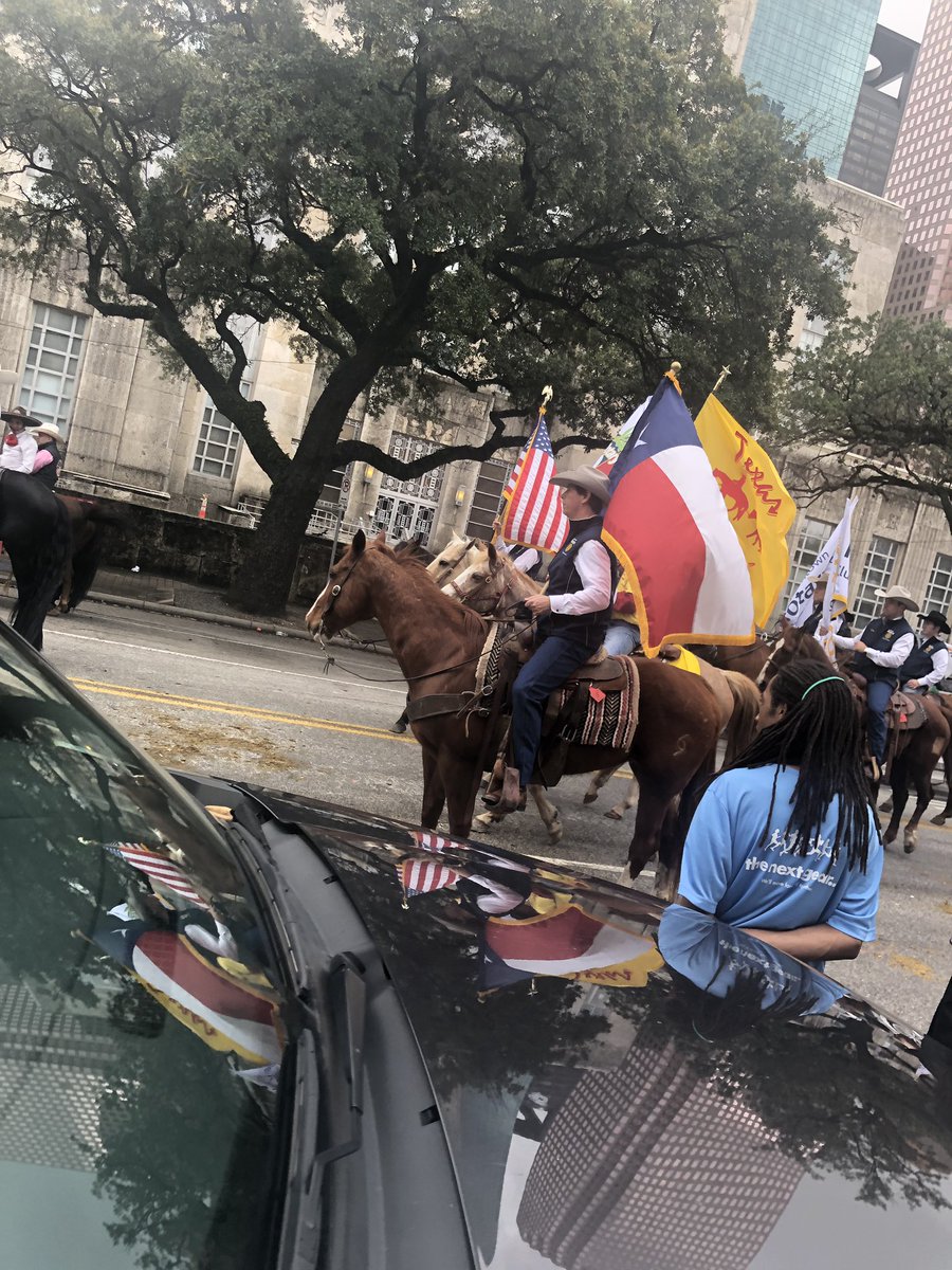 adouglas_0298's tweet photo. It was humid but I earned my medal/belt buckle at the @RODEOHOUSTON 10K this morning. #IRunForBling π
#running https://t.co/wPYaFIltdj