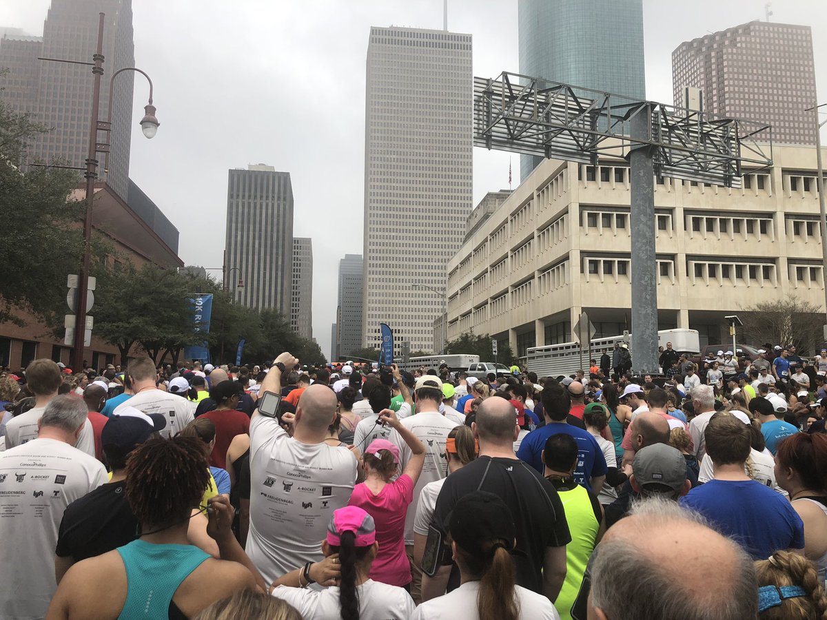 adouglas_0298's tweet photo. It was humid but I earned my medal/belt buckle at the @RODEOHOUSTON 10K this morning. #IRunForBling π
#running https://t.co/wPYaFIltdj