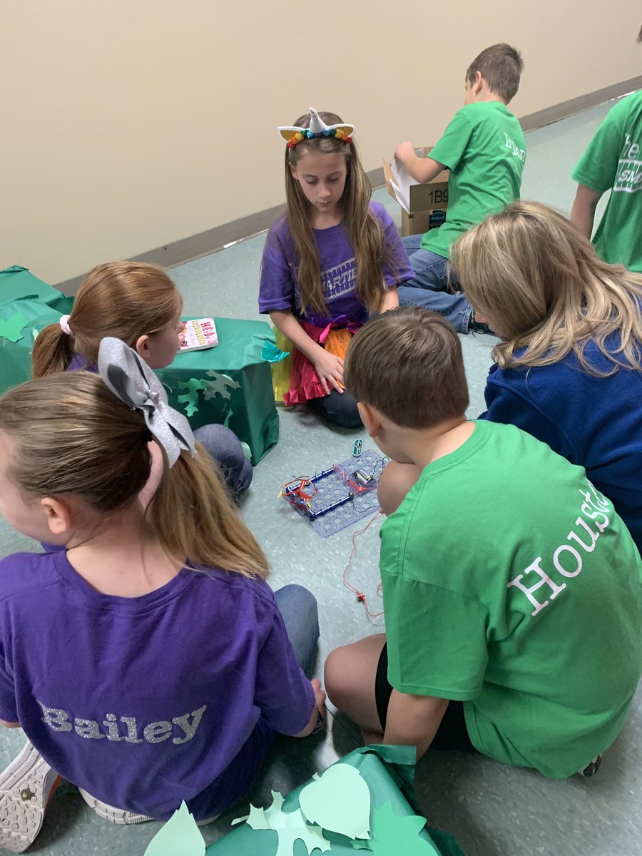 Ms_Vinson's tweet photo. I’m so proud of the @BlueHazeWSISD students!!!! They did a great job at the regional DI tournament! #BHEGameOn @wsisdschools #kidsdeserveit https://t.co/dpP7e0qQU7