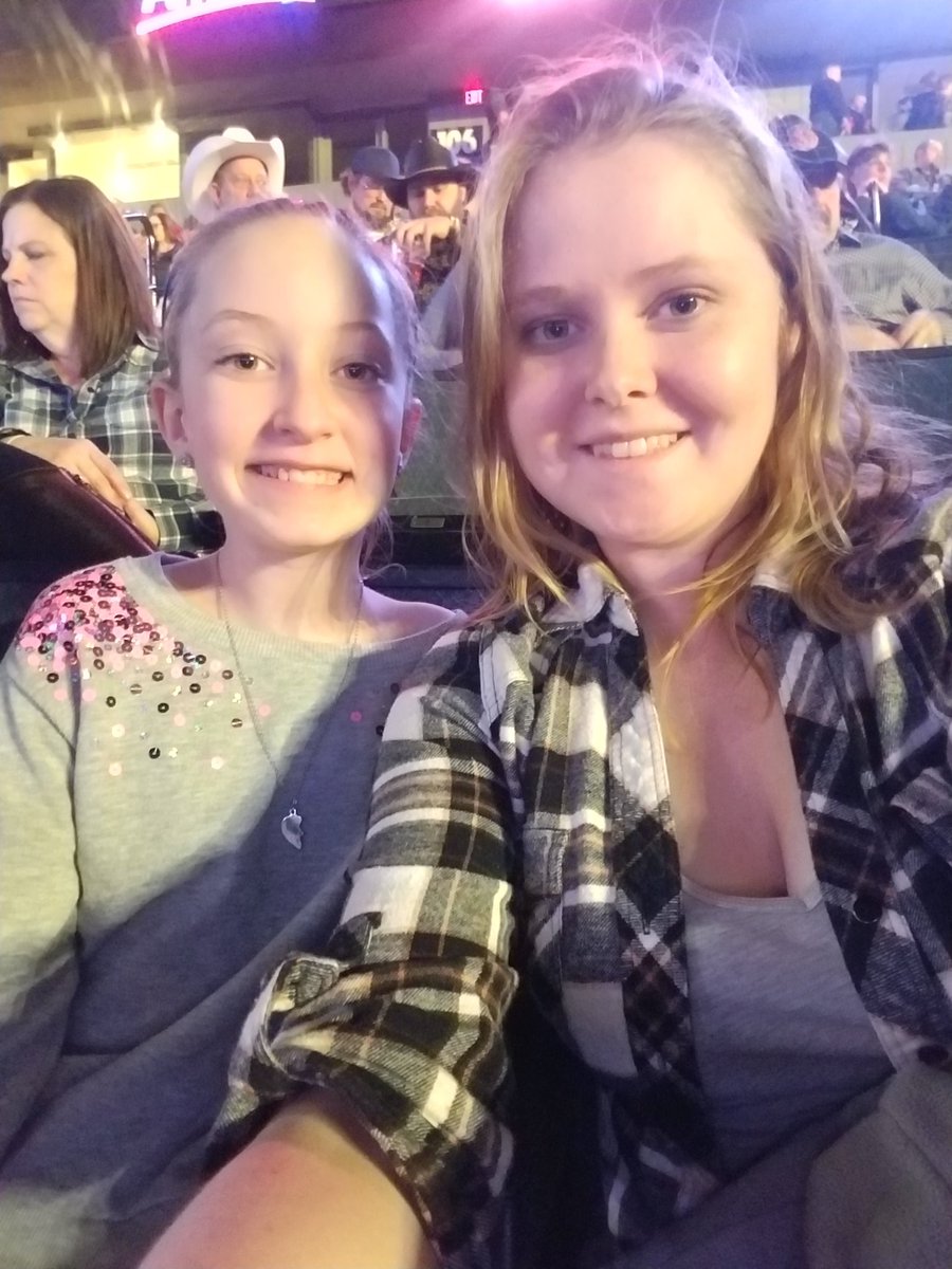 Kayla97723461's tweet photo. 🤘🤘🤘 @OfficialJackson #AlanJackson #VanAndelArena https://t.co/YS75FUVenA