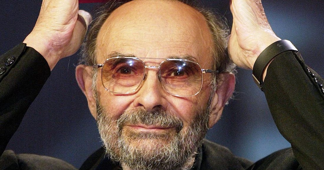 SinEmbargoMX's tweet photo. Stanley Donen, director de la película "Singin’ in the Rain", fallece a los 94 años de edad https://t.co/e5smZcxNew https://t.co/lcRnXtqi6A