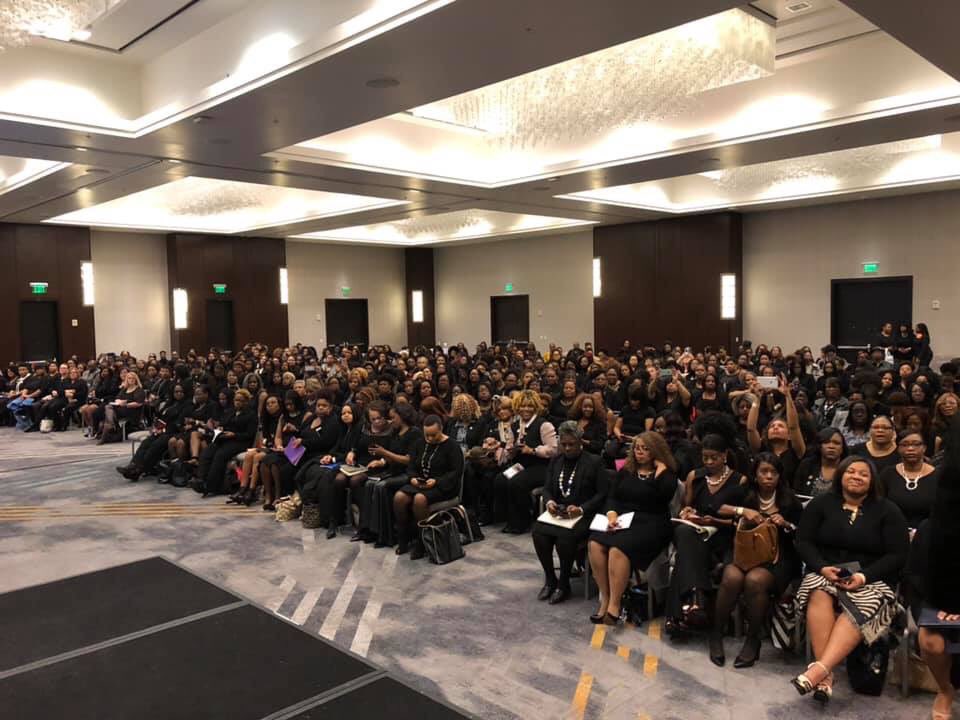 Tamakiasmith's tweet photo. Keep people in your life that challenge you to be a BETTER you....
Iron sharpens iron...
‘Dull’ blades lose battles...
When 1 man coaching and mentoring 1000 Women come together to win!!! Can you say EPIC!! #WhoIsInYourCircle #Entrepreneur’s #FemaleCEO #BossChick’s https://t.co/dy5sowIjFb