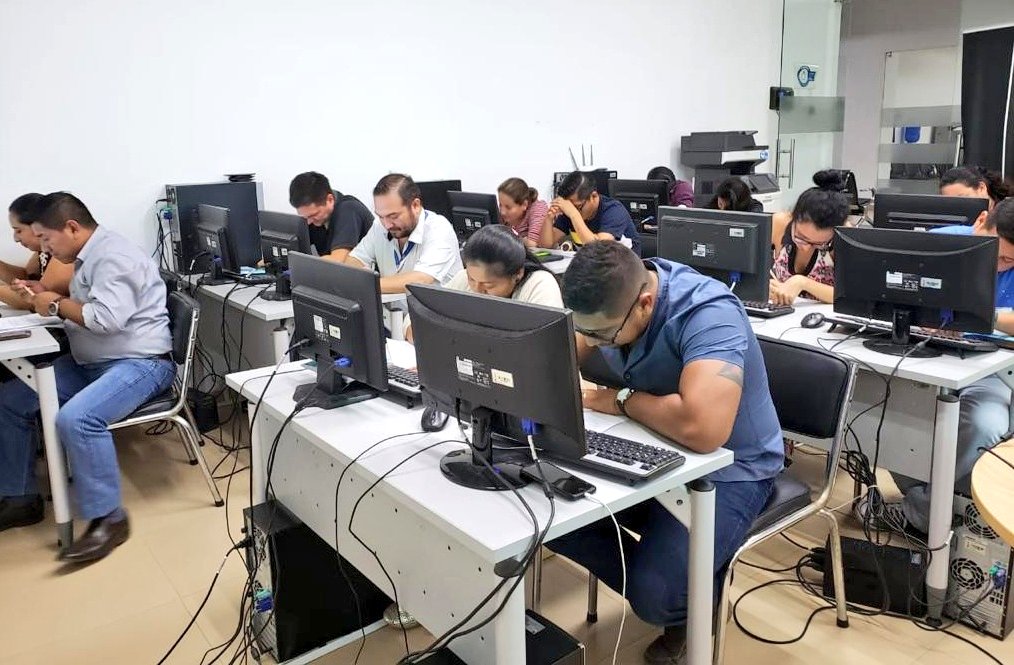 secap_ec's tweet photo. #SantaElena | En las instalaciones del Centro Operativo se realiza el curso: 'Compras Públicas', con clases prácticas para una capacitación completa.
#CapacítateConSecap #SecapZonal5 
@abgmadero https://t.co/actajF6Mj9