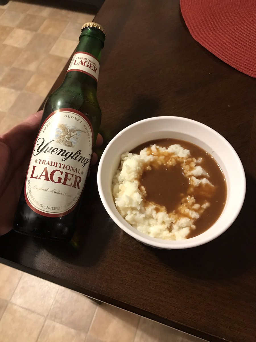 PatTopolinski's tweet photo. My dinner wizardry even amazes me sometimes. Instant potatoes and instant brown gravy. #saturdaynight #partytime https://t.co/tlyRt2AgKV