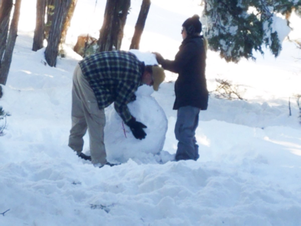 danathornton's tweet photo. SNEAK PEEK: Working on our snowman... cause we can. ☃️🤫 #PaysonAZ #SnowMageddon #paysonroundup @PaysonRoundup https://t.co/Hy2A3xmF0v
