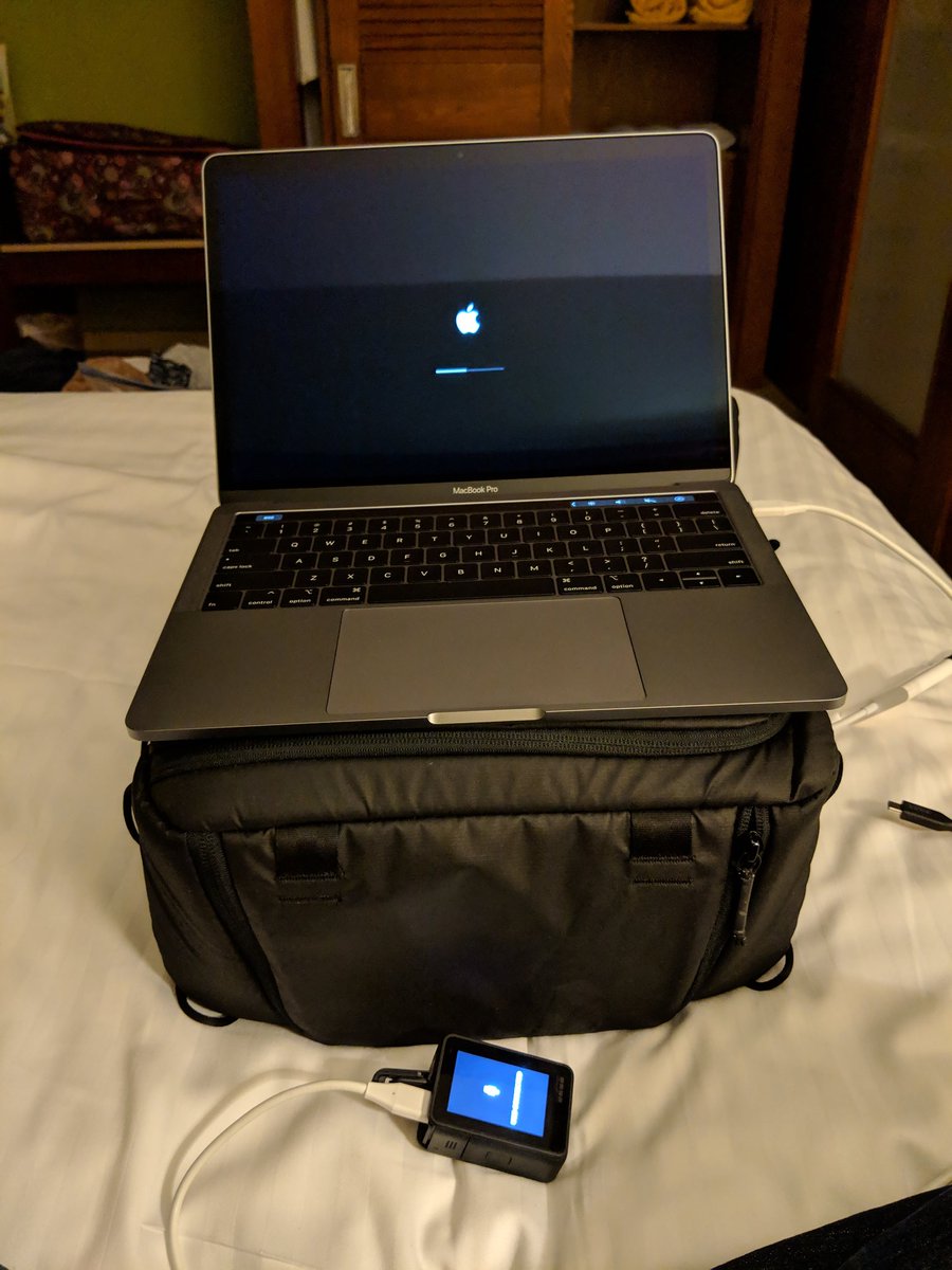 Hey <a href="/peakdesignltd/">Peak Design</a> here's another use for the packing cubes #justalittleliftforyourmac ;)