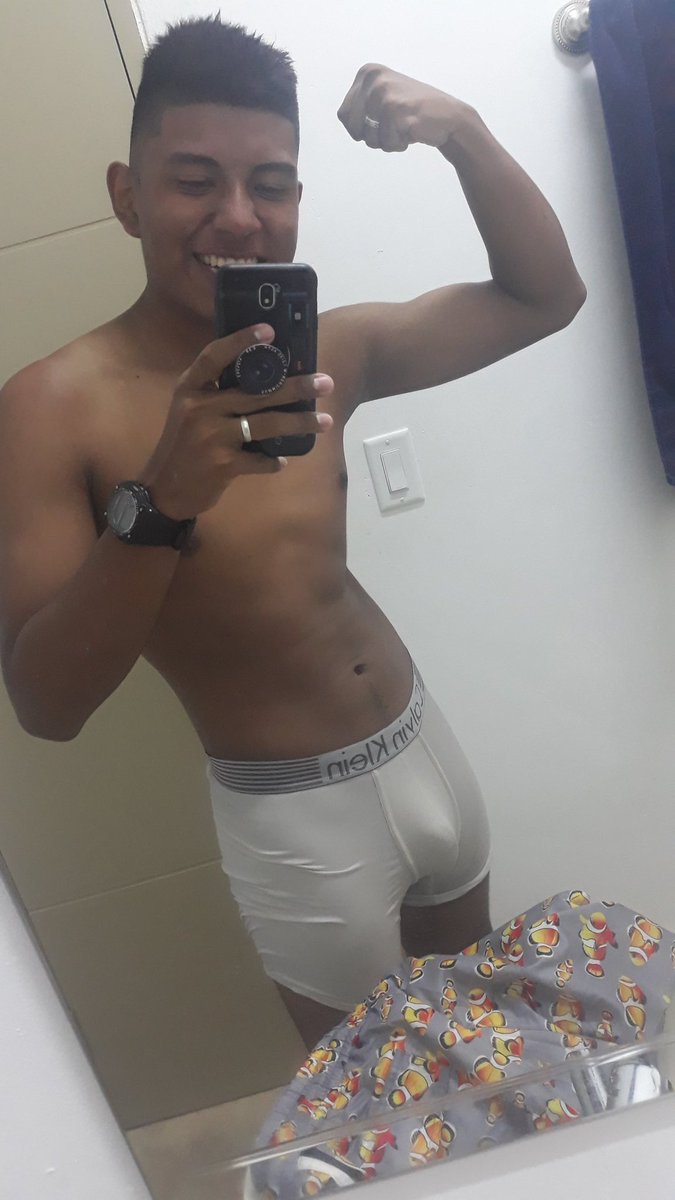 OfcDaniels's tweet photo. Lo tiene grande 😁😍 https://t.co/iPsdg0XDcH