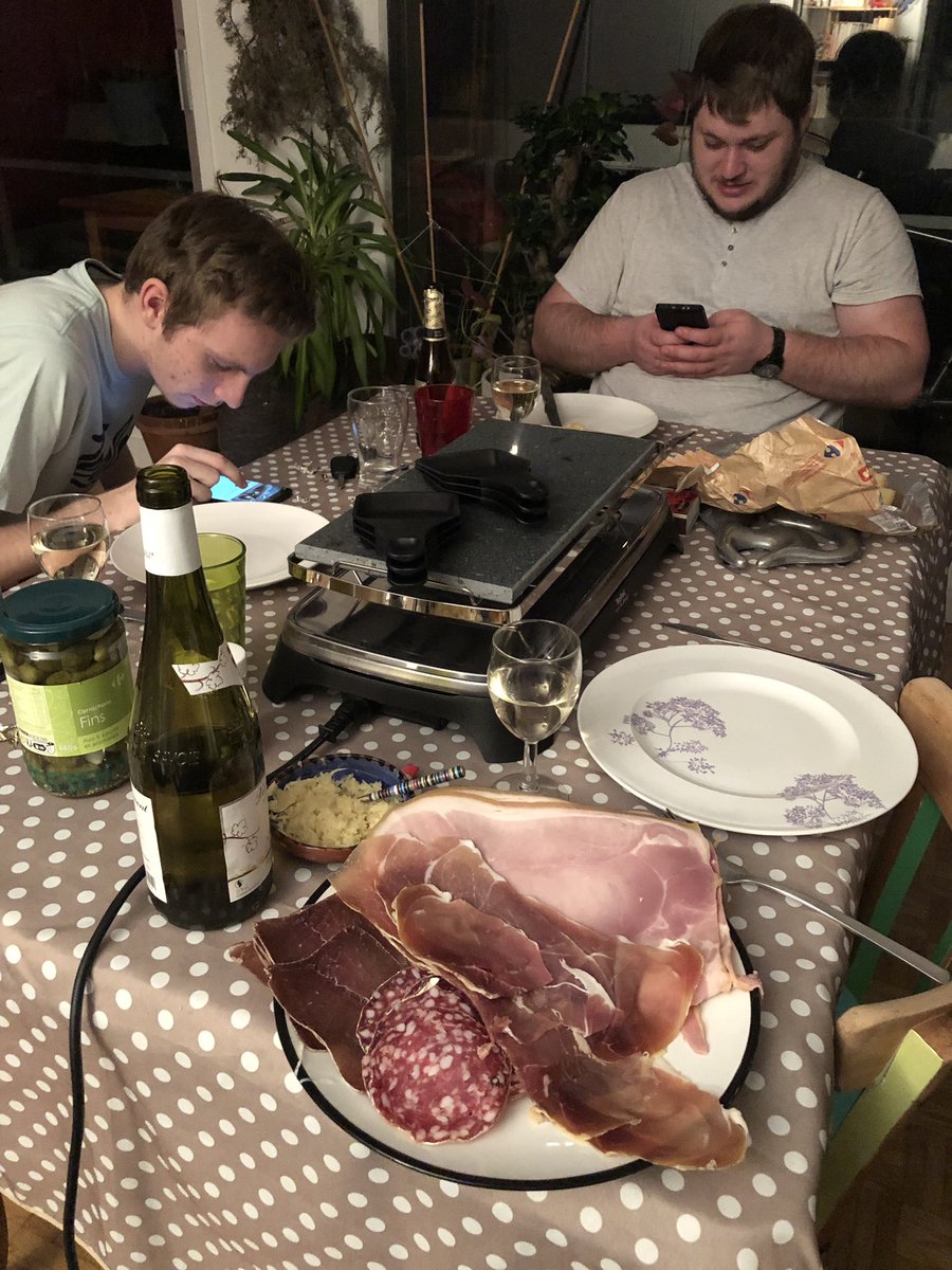 DeltafortniteFR's tweet photo. Comment se remettre d’une Lan ? Faire une raclette @BastosDoctos @Kaytos_ ! Ready for tomorrow !! #racletteforever https://t.co/pG07VnnmXl