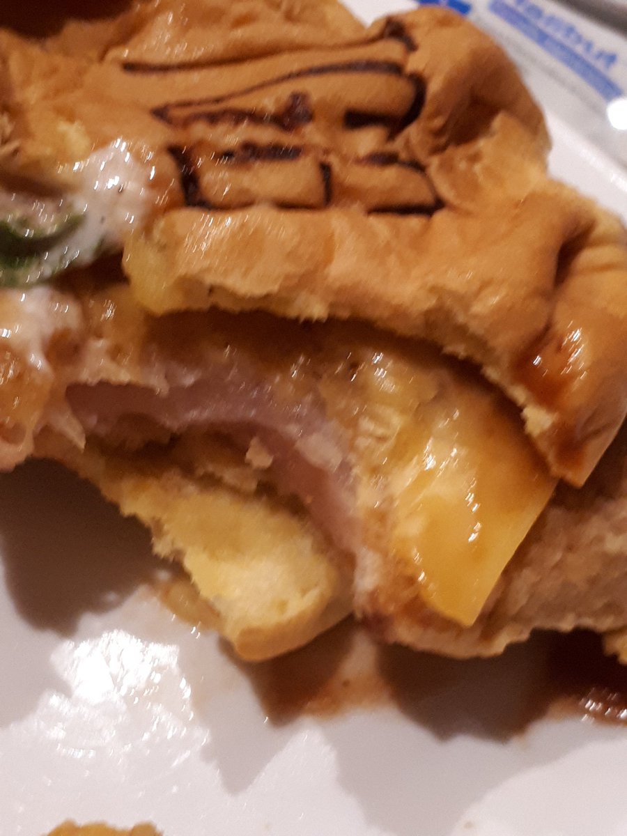 dinamitabrother's tweet photo. @TheGoodBurger @Glovo_ES ME PODÉIS EXPLICAR ESTA HAMBURGUESA DE POLLO CRUDA!? #VERGUENZA #COMIDAPELIGROSA https://t.co/lEHfuaGKQ7