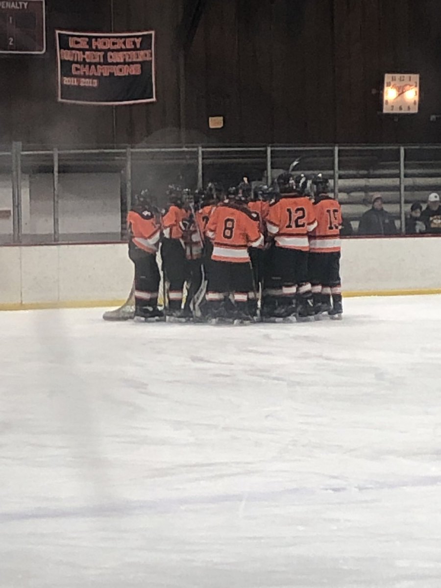 pomperaughigh's tweet photo. Game time @dubp_hockey ! #PompLife #WHSnow https://t.co/UtNCxHw6bn