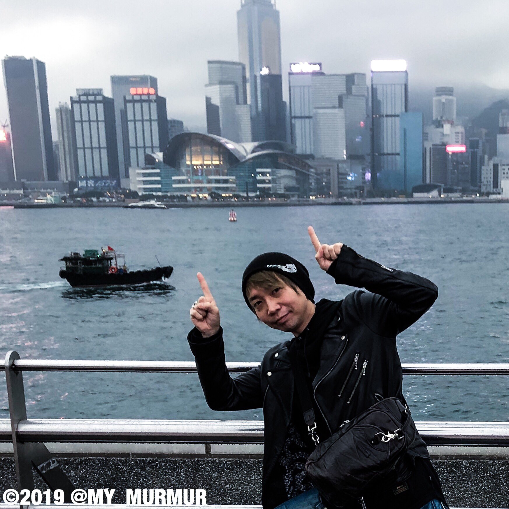 諏訪部順一 Junichi Suwabe A Twitteren 香港にて 向こう岸のコンベンションセンターが今日出演するイベントの会場です T Co M4psjk0guz Twitter