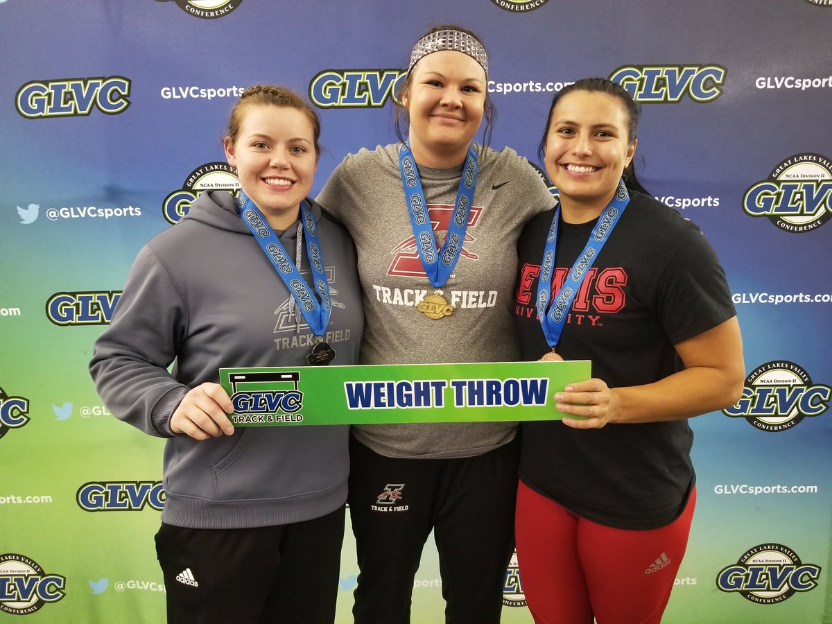 GLVCsports's tweet photo. 🎽➡️ #GLVCtrack #GLVCchamps Women's Weight Throw MEDALISTS:

🥇 Hilary Paxson, @UIndyAthletics
🥈 Katie Monk, UIndy
🥉 Lane Kadlec, @LewisFlyers https://t.co/7kDELGSHLN