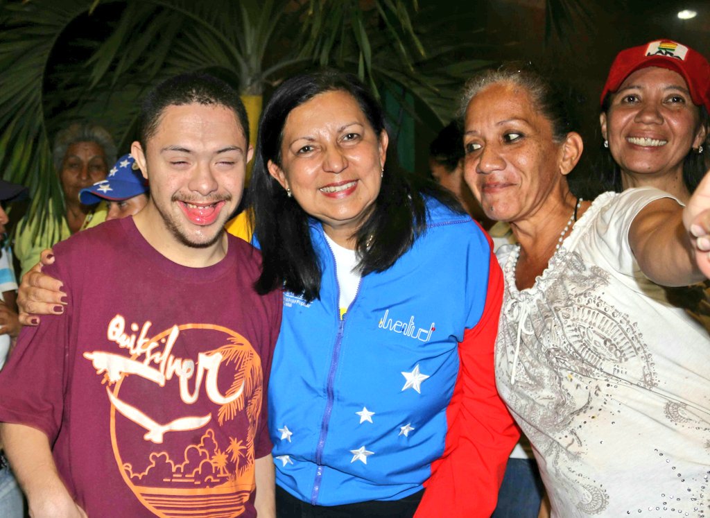 #23Feb Cerramos este gran día en la sede del <a href="/gobiernodelara/">gobiernodelara</a> en compañía de nuestro querido pueblo de Lara. Escuchando y atendiendo requerimientos. #YoSoyLealAMiPatria #VenezuelaEnDefensaDeLaPaz