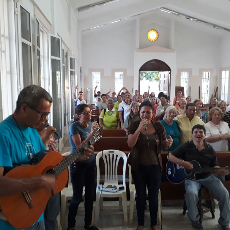 epachamotv's tweet photo. Con la #efusion del Espíritu Santo en esta jornada, culminamos con este especial encuentro con los Coordinadores de los diferentes ministerios de la @rccciudadguayana Una vez más, aparece el compromiso de seguir sirviendo a DIOS a través de la misión neumatologica de la Iglesia. https://t.co/JpnKpvbgFV