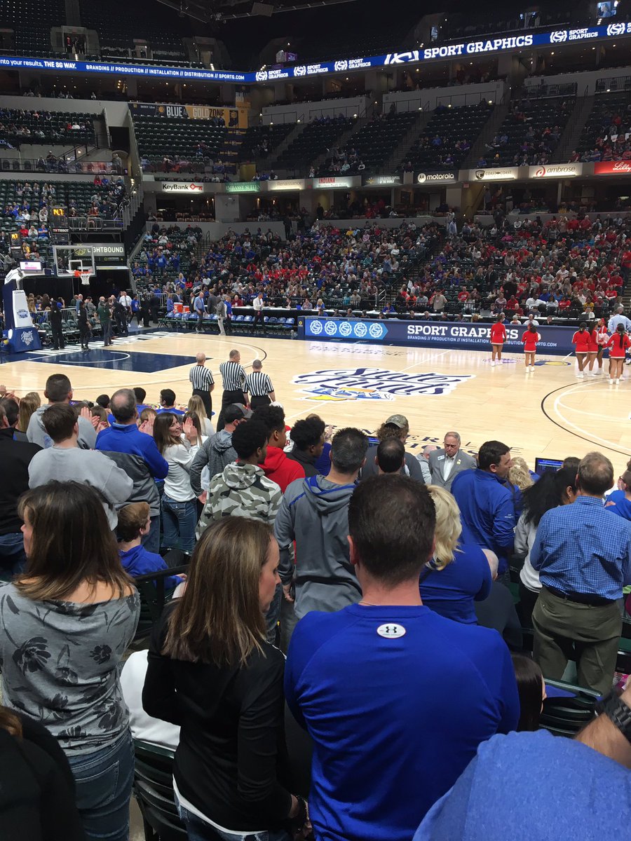 Cheering for HSE royals!