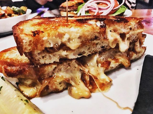 Guys! Look at this babe! ✨ Going our tonight? You’ll need a good base. We’ve got you! 👊🏽
@naomiwilleat 
#local #northpark #eatwelltraveloften