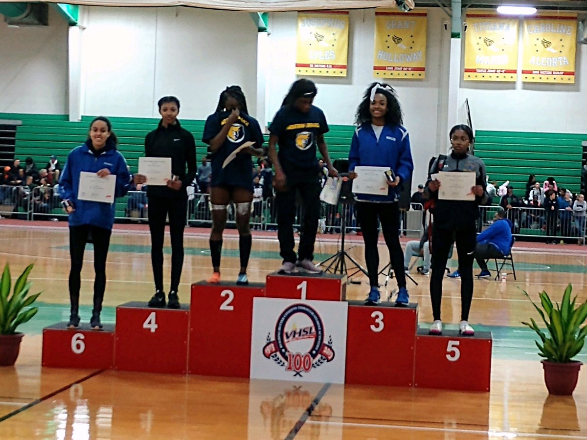 Congratulations to juniors Hannah Waller and Lizy Gregory!! 3rd and 6th in the 300m dash!⭐️💚💙 <a href="/SLHS2020/">South Lakes Class 2020</a>