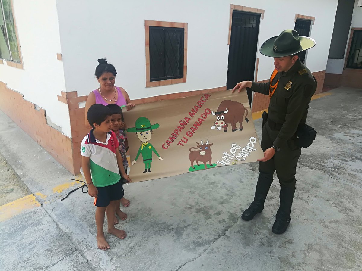 PaezWalther's tweet photo. #elplayon
#carabineroscol
Seguimos afianzando la seguridad rural,  comprometidos  con la prevención finca a finca de hurto en todas sus modalidades
#sisersomostodos https://t.co/MCyz3ceZwe
