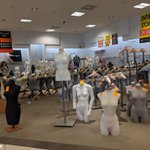 閉店セールで売られる物!商品だけでなく使い道のわからないものまで!