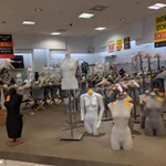 閉店セールで売られる物!商品だけでなく使い道のわからないものまで!