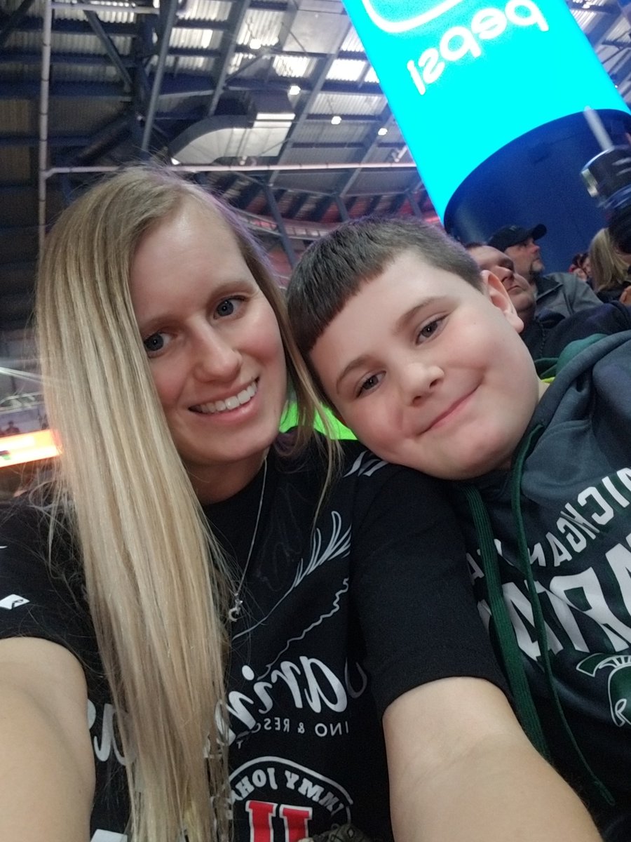 krissy0150's tweet photo. Love the smell of that race fuel 😍😍❤❤ #SupercrossLIVE https://t.co/VTaIHEjTqW