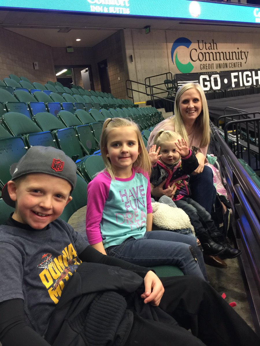 Jason_Binks's tweet image. The den is going to be loud tonight. Especially in Section 9 Row E Seats 1-4 #gouvu