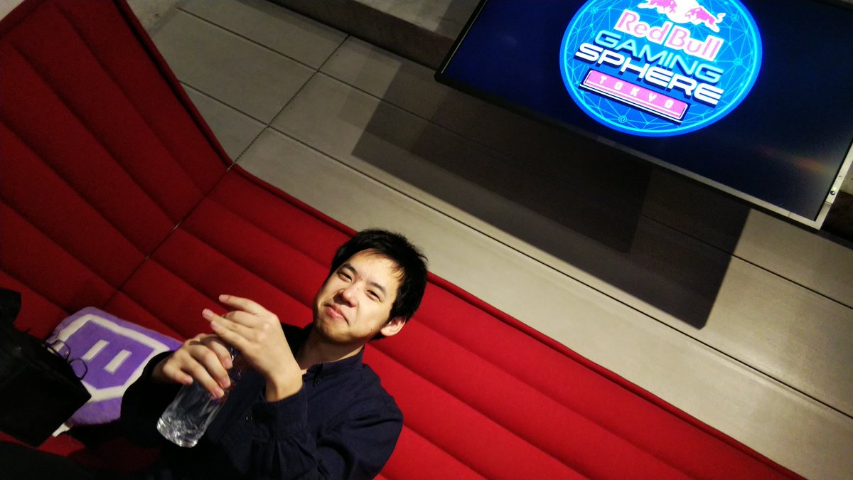 bozitomaSSBM's tweet photo. 世界のAtsushi、何故かスマブラDXのイベント #LCM2 に現る https://t.co/vn1YiswxOx