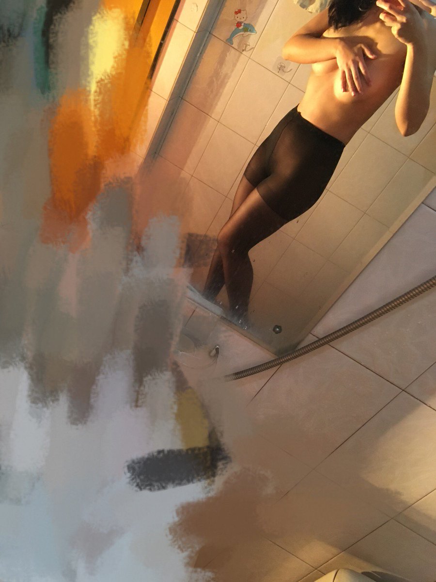 Man_with_stick's tweet photo. 绿奴投稿，贱货女友喜欢穿丝袜，内裤全是蕾丝的，高三就被网友操了，骚逼操松了才转手给绿帽王八。绿奴非常贱，享受女友被别人的大鸡吧狠狠地干，自己主动带上了锁，等着把骚逼母狗女友送���给主人当成免费妓女玩弄
器大活好，能操死这个贱逼，也能狠狠地羞辱这条绿奴贱狗的，私聊我获取联系方式 https://t.co/n6zCSudkdb