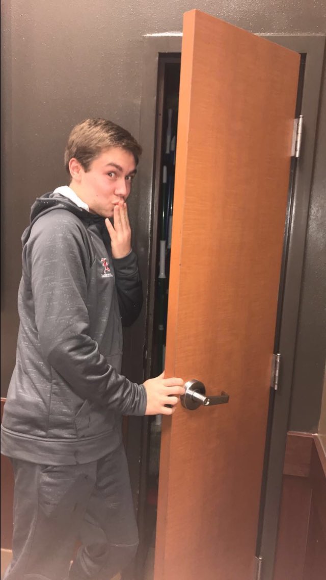 bairdthoughts's tweet photo. Small door? https://t.co/oQVKGKF7PN