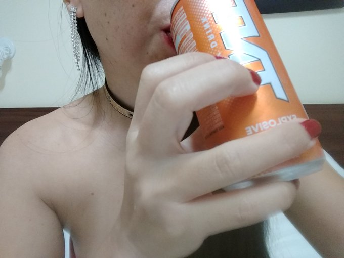 Hoje a noite &eacute; uma crian&ccedil;a😛 https://t.co/MKqmGeuOhU