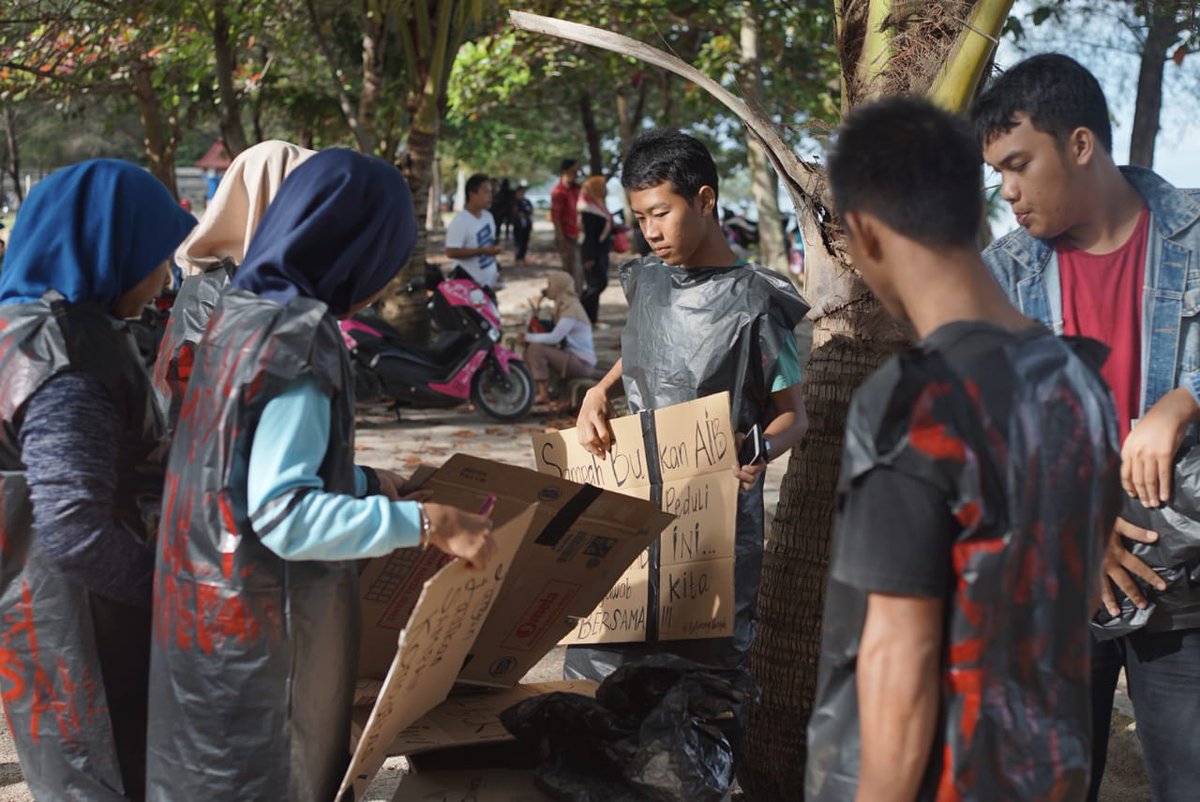GAPABEL's tweet photo. Salam Muda, Militan, Pro Lingkungan

Kegiatan hari ini masih dalam rangkaian peringatan Hari Peduli Sampah Nasional 
Minggu, 24 Februari 2019 di Pantai Wisata Tanjung Pendam.

#Gapabel
#GapabelUntukNegeri
#BelitungBebasSampah
#HariPeduliSampahNasional2019
#HPSN
#Belitung https://t.co/iWNQkbOfPQ
