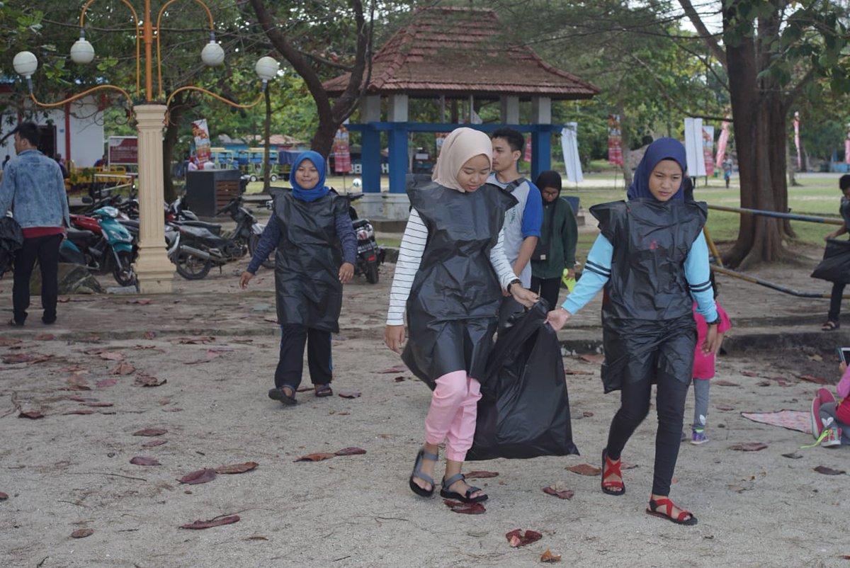 GAPABEL's tweet photo. Salam Muda, Militan, Pro Lingkungan

Kegiatan hari ini masih dalam rangkaian peringatan Hari Peduli Sampah Nasional 
Minggu, 24 Februari 2019 di Pantai Wisata Tanjung Pendam.

#Gapabel
#GapabelUntukNegeri
#BelitungBebasSampah
#HariPeduliSampahNasional2019
#HPSN
#Belitung https://t.co/9rCU9n9Hw4