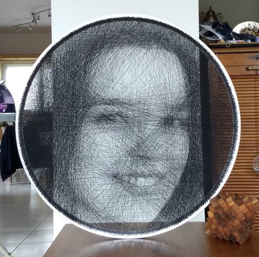 ybsmee's tweet photo. A guy made a string art portrait out of a continues 2km long thread as a valentine's gift for his girlfriend https://t.co/9HwVVxxcpv