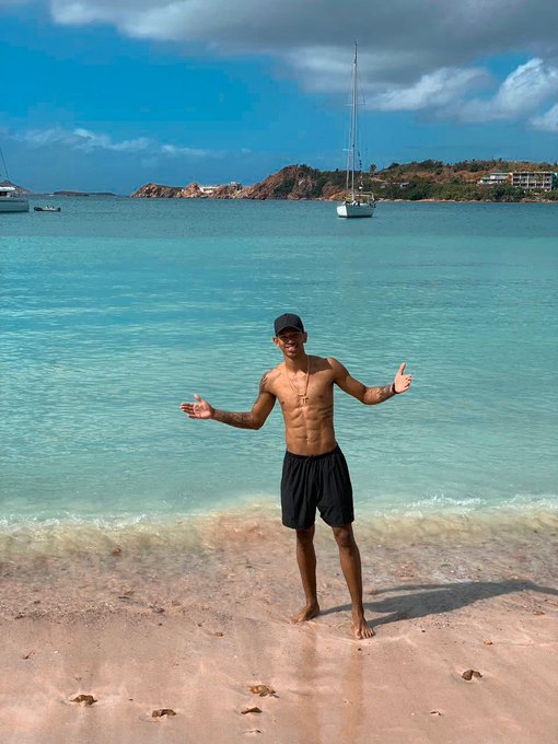 🏝☀️ postando aqui tamb&eacute;m https://t.co/3pRGWkiv63